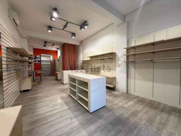 negozio in affitto a Cecina