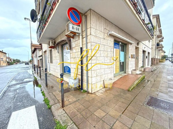 locale commerciale in affitto a Cecina