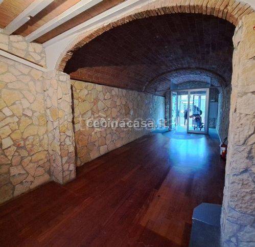 negozio in affitto a Cecina