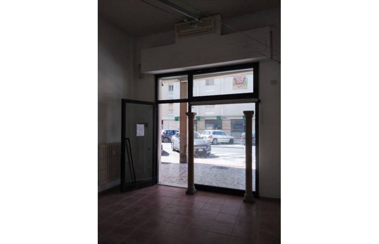 negozio in affitto a Cecina