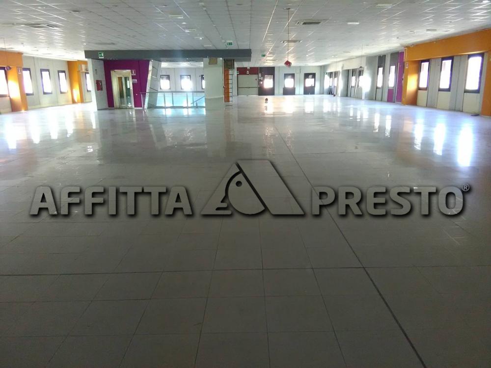 locale di sgombero in affitto a Collesalvetti in zona Stagno