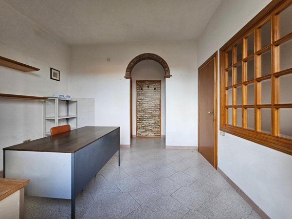 ufficio in affitto a Collesalvetti