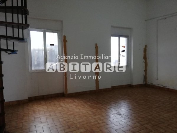 capannone in affitto a Collesalvetti in zona Stagno