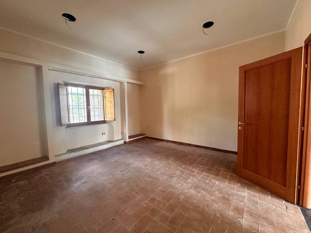 negozio in affitto a Collesalvetti in zona Vicarello