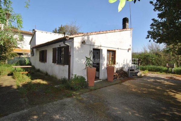 casa indipendente in affitto a Collesalvetti in zona Stagno