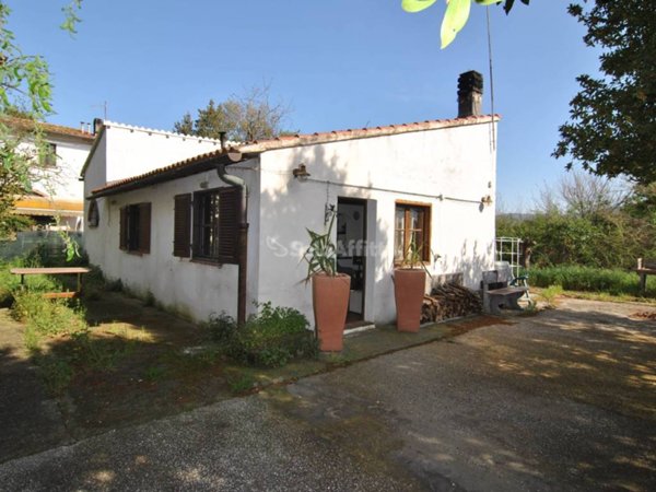 casa indipendente in affitto a Collesalvetti in zona Stagno