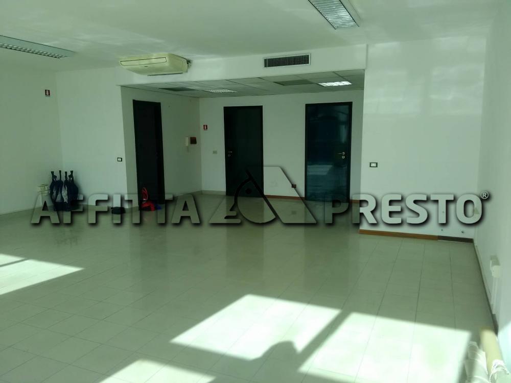 ufficio in affitto a Collesalvetti in zona Stagno