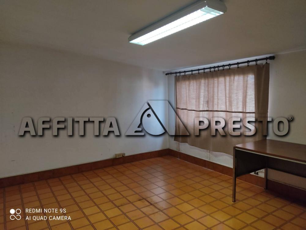 ufficio in affitto a Collesalvetti in zona Stagno