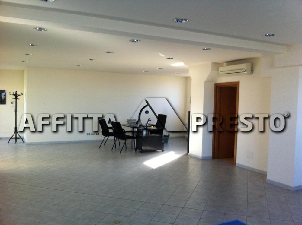 ufficio in affitto a Collesalvetti in zona Stagno