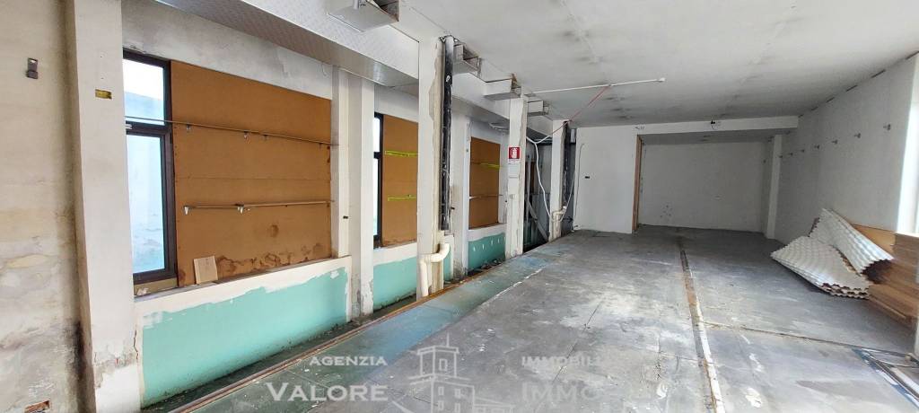 negozio in affitto a Livorno