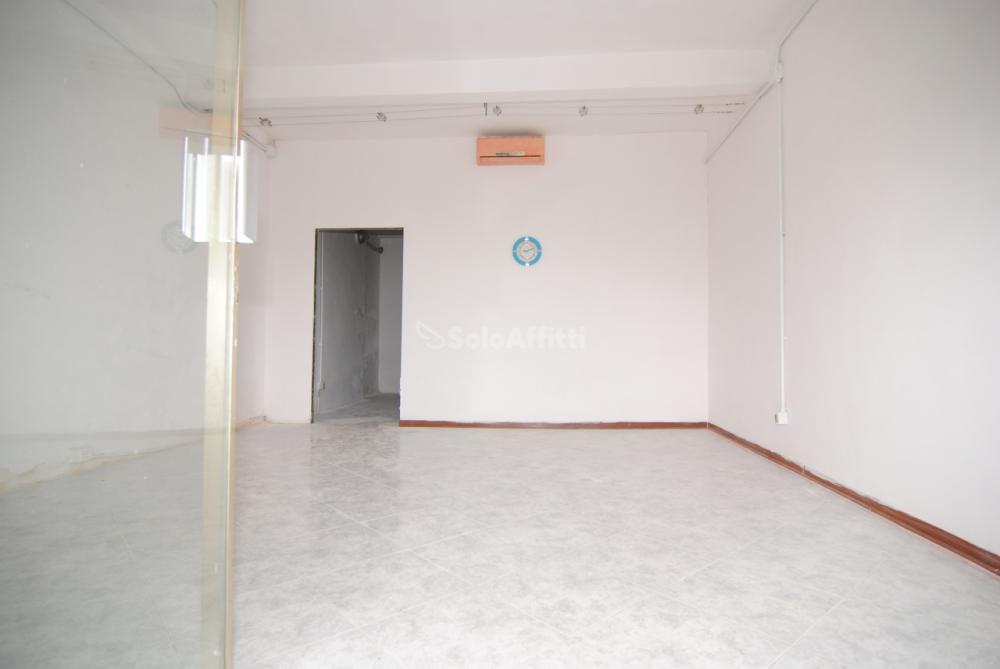 negozio in affitto a Livorno in zona Centro Città