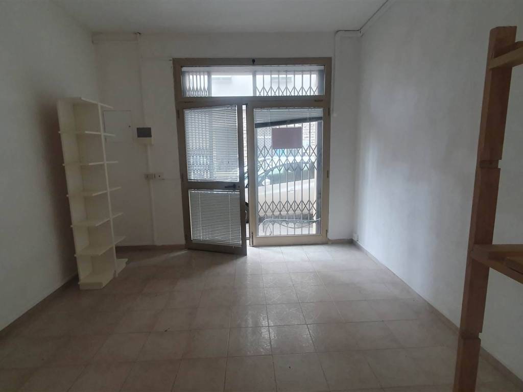 negozio in affitto a Livorno