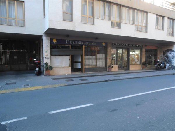 negozio in affitto a Livorno