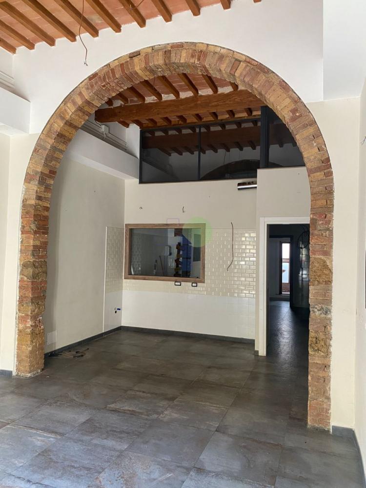 negozio in affitto a Livorno in zona Ospedale