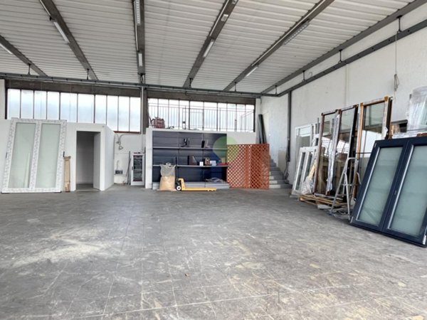 negozio in affitto a Livorno