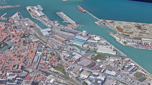 locale commerciale in affitto a Livorno