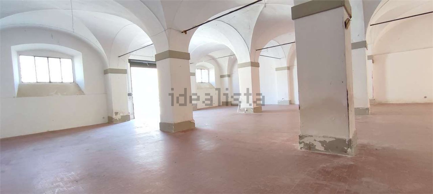 locale di sgombero in affitto a Livorno
