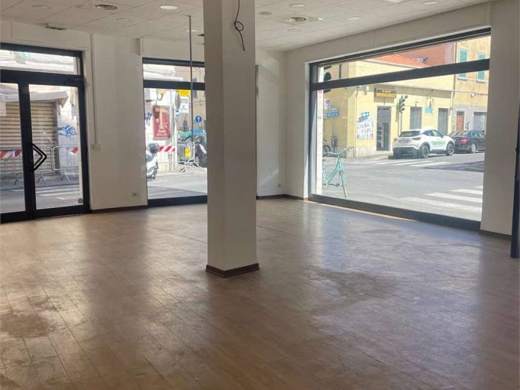 negozio in affitto a Livorno