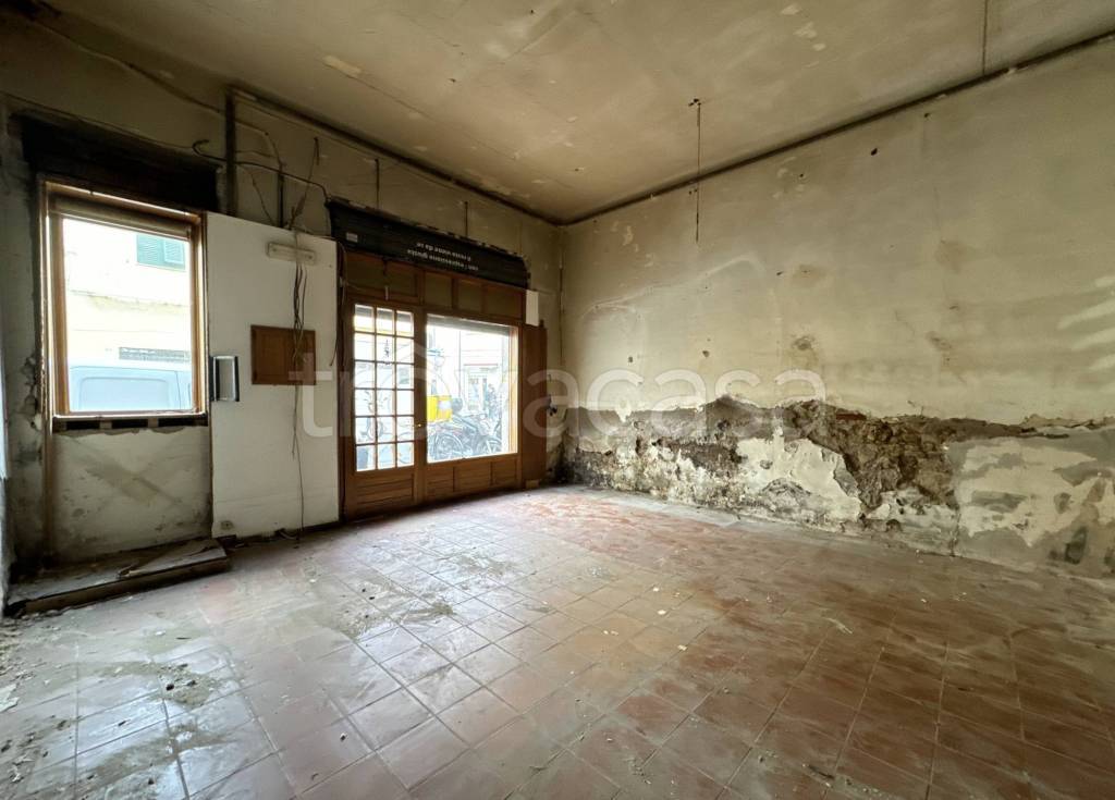 negozio in affitto a Livorno