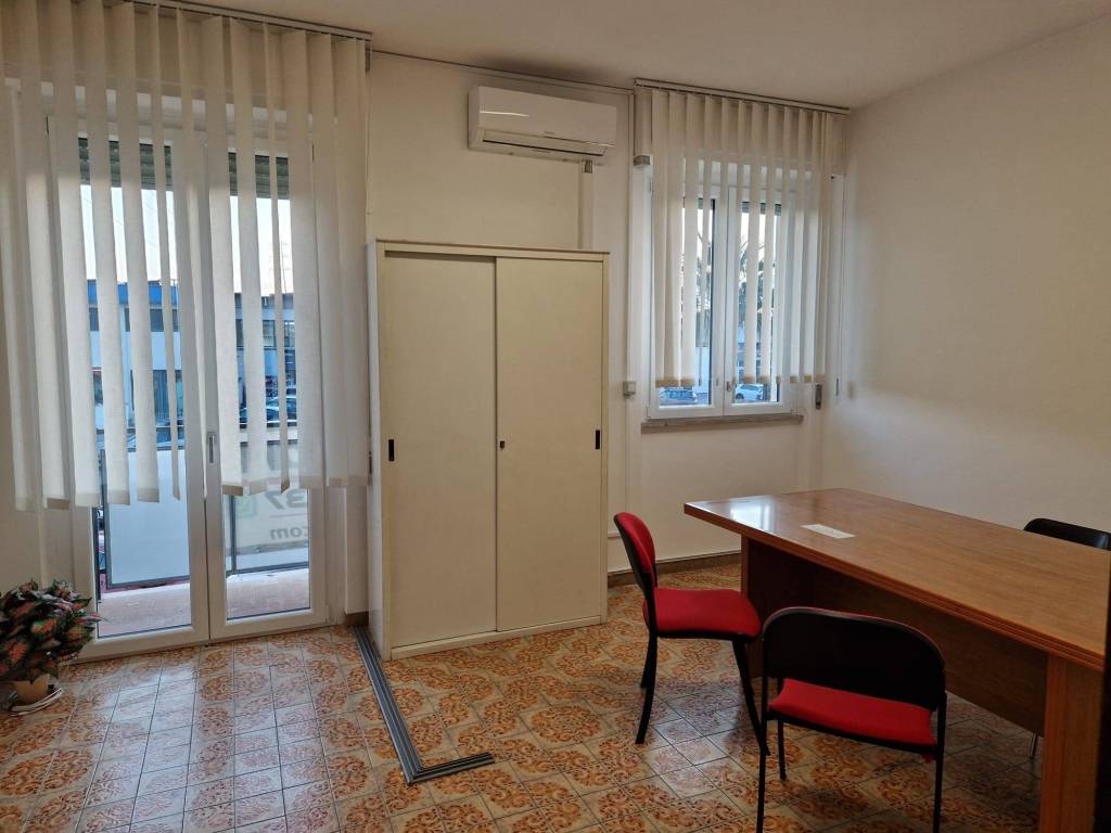 ufficio in affitto a Livorno in zona Pian di Rota