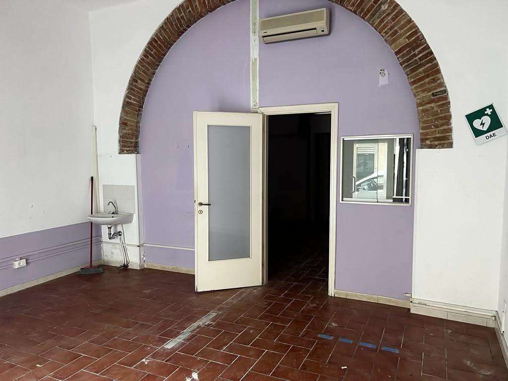 locale commerciale in affitto a Livorno