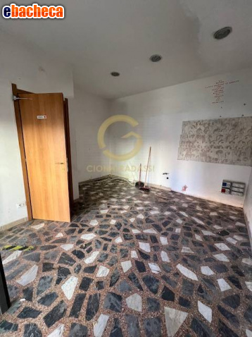 locale commerciale in affitto a Livorno