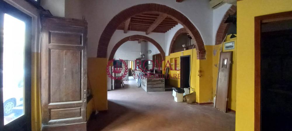 locale commerciale in affitto a Livorno