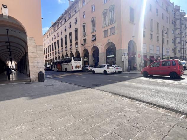 locale commerciale in affitto a Livorno in zona Centro Città