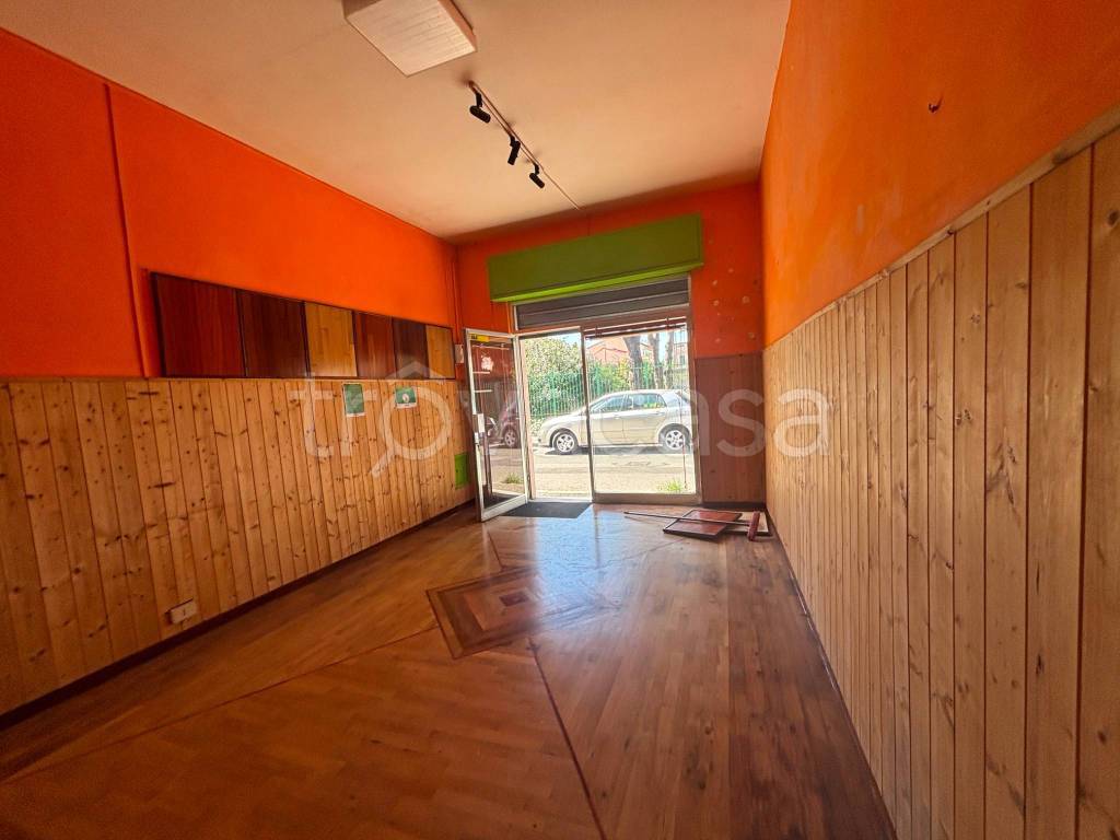 locale commerciale in affitto a Livorno