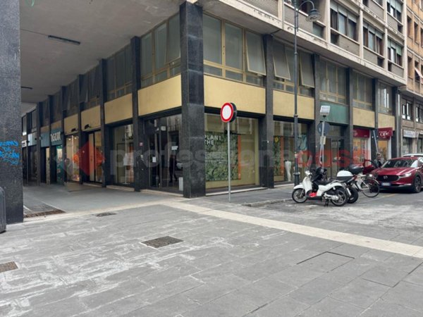 negozio in affitto a Livorno in zona Centro Città