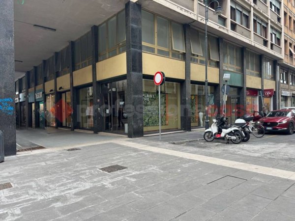 negozio in affitto a Livorno in zona Centro Città