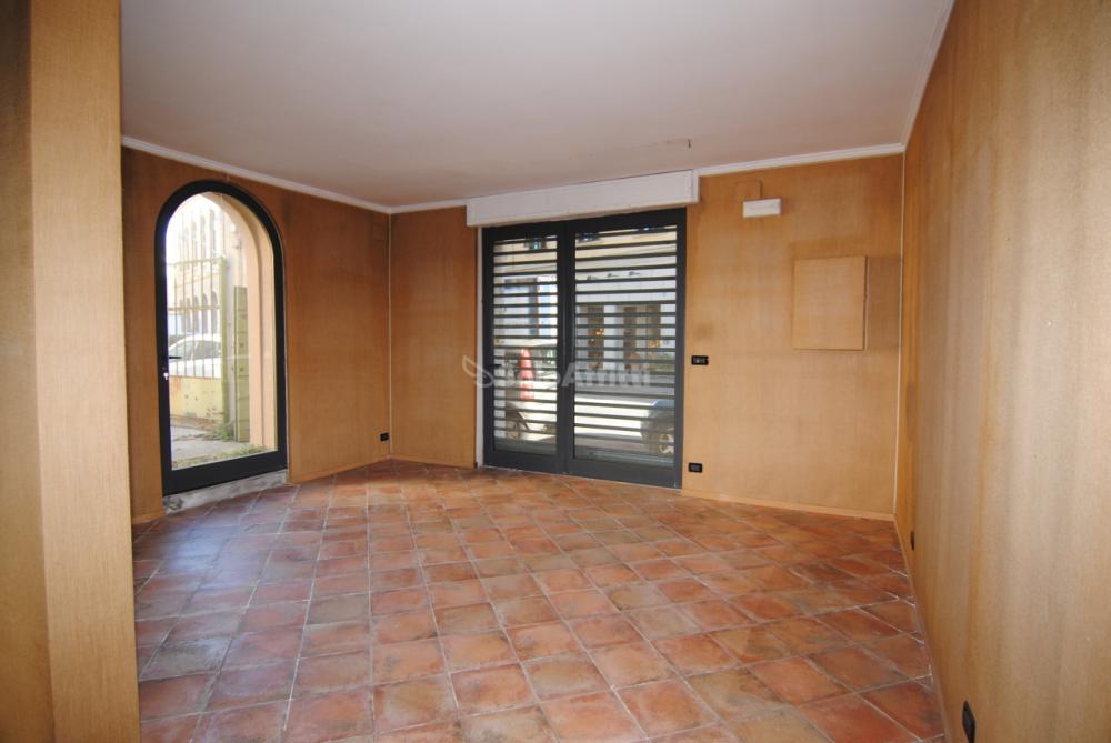 negozio in affitto a Livorno in zona Centro Città