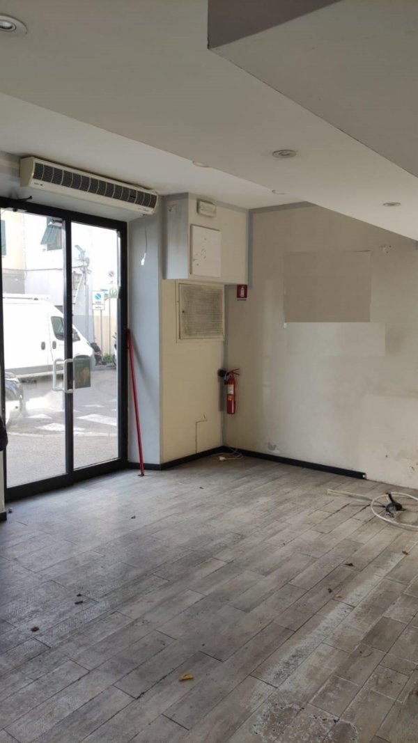 locale commerciale in affitto a Livorno in zona Ardenza