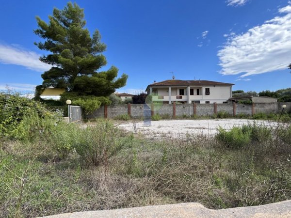 negozio in affitto a Livorno in zona Montenero
