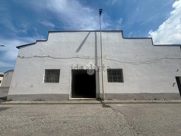locale commerciale in affitto a Livorno