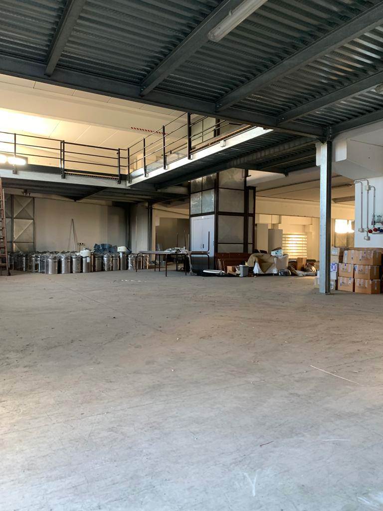 locale commerciale in affitto a Livorno in zona Padula