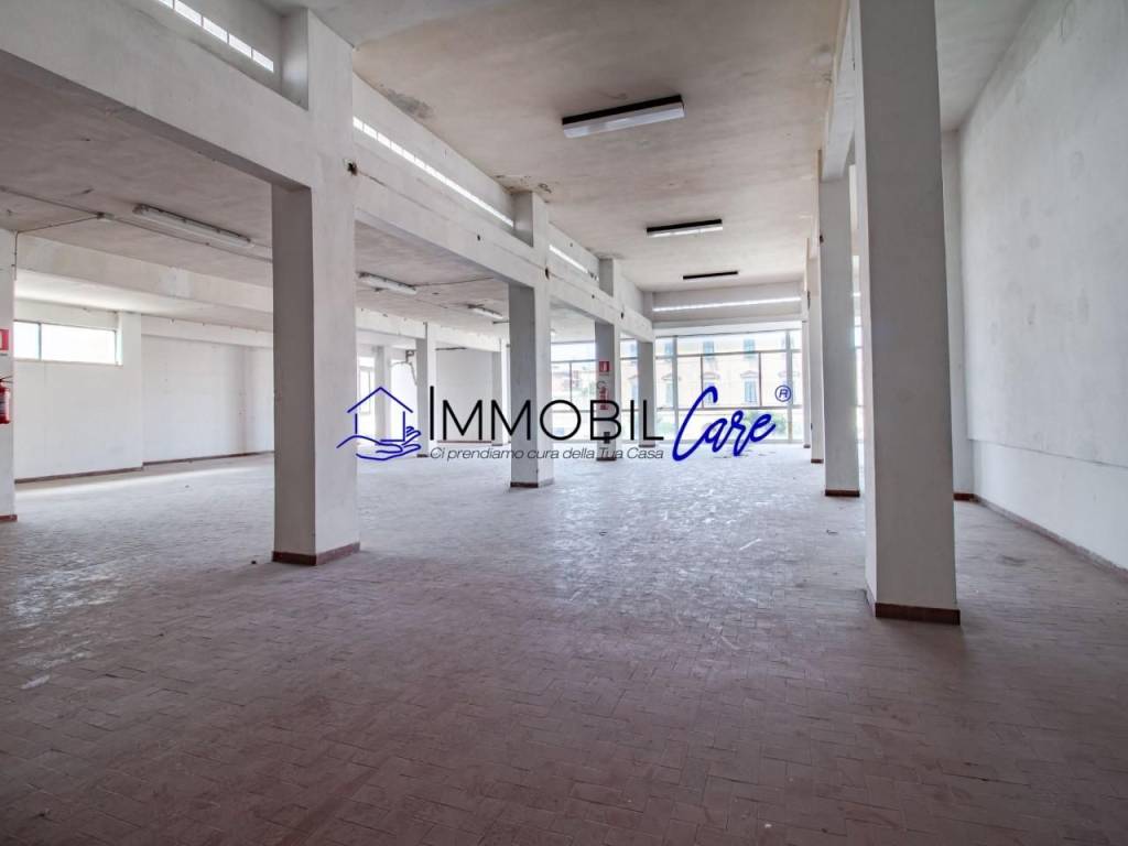 locale commerciale in affitto a Livorno
