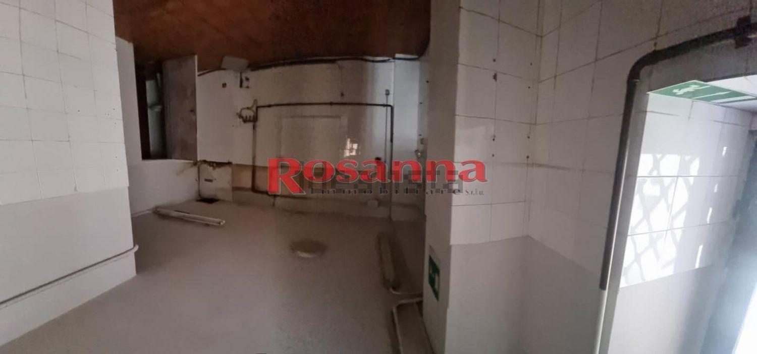 locale commerciale in affitto a Livorno