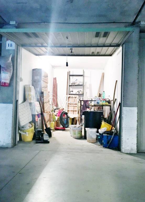 locale di sgombero in affitto a Livorno