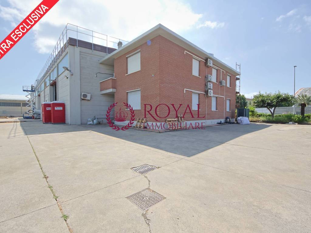 locale commerciale in affitto a Livorno in zona Ospedale