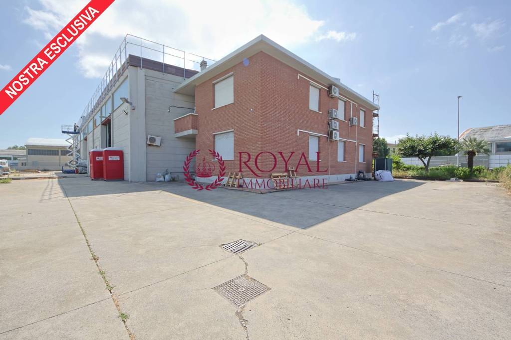 locale commerciale in affitto a Livorno