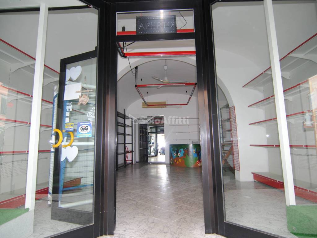 negozio in affitto a Livorno in zona Ardenza