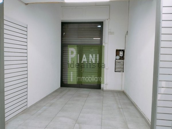 locale di sgombero in affitto a Livorno