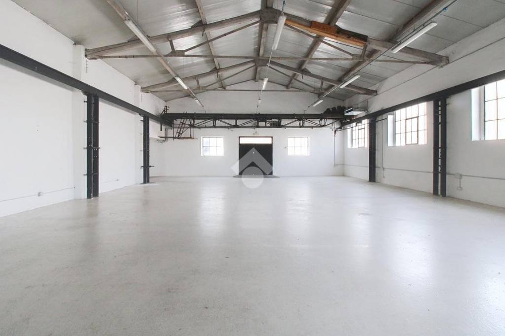 locale commerciale in affitto a Livorno