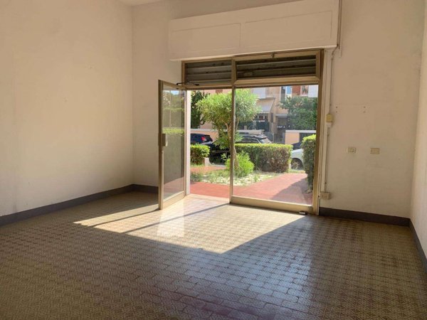 locale commerciale in affitto a Livorno in zona Ardenza
