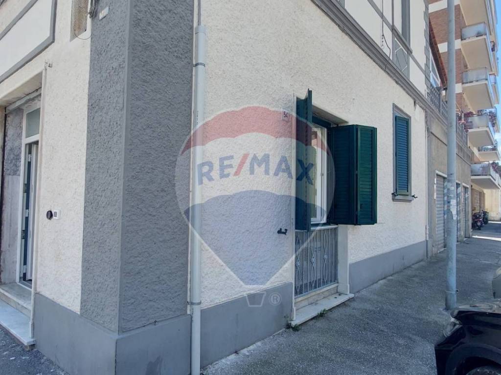 negozio in affitto a Livorno in zona Ospedale