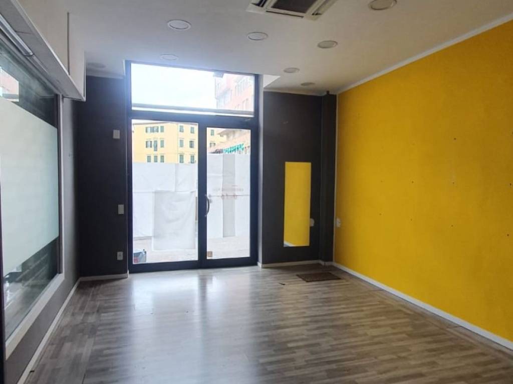 negozio in affitto a Livorno