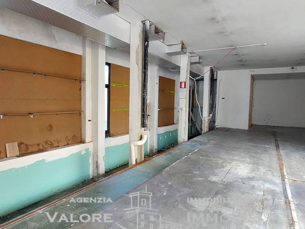 negozio in affitto a Livorno