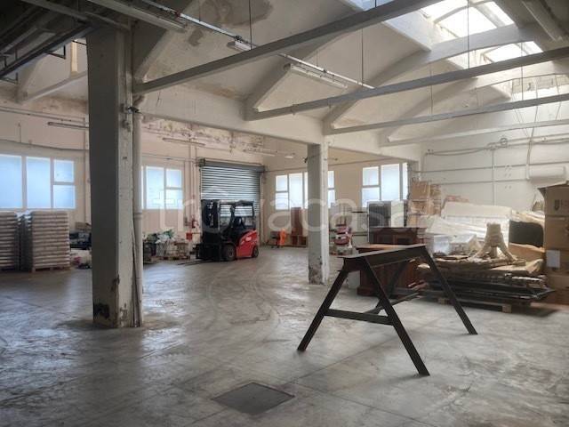 locale commerciale in affitto a Livorno