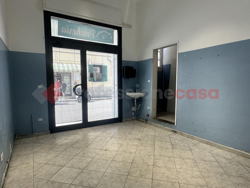 negozio in affitto a Livorno